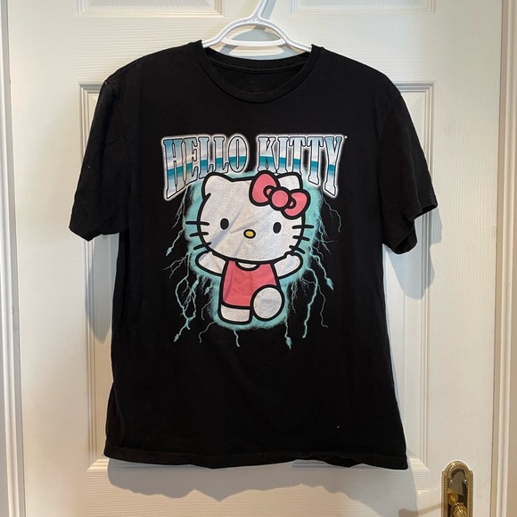 Women’s Hello Kitty graphic tee - Picture 1 of 4